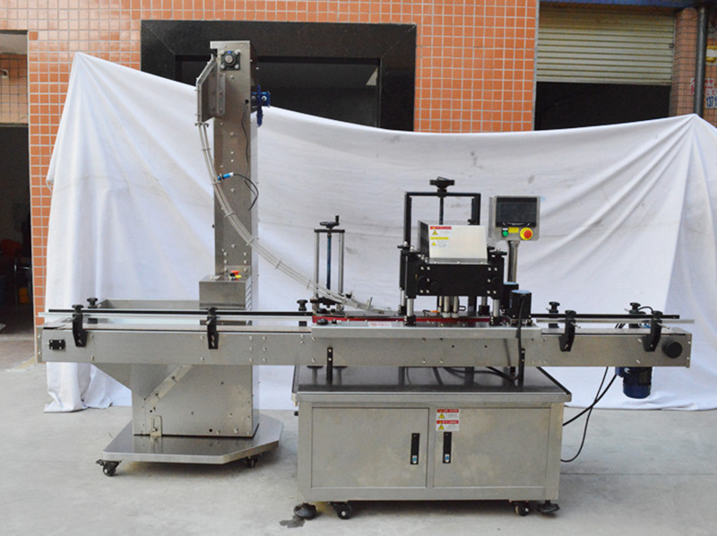 Máquina taponadora de tornillo de botella de leche con cubierta de cabezal de bomba roscada automática